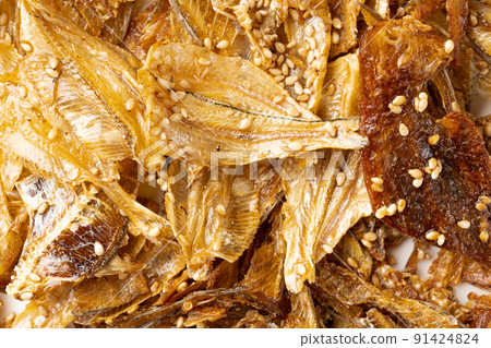 Bone crackers of various small fish 91424824