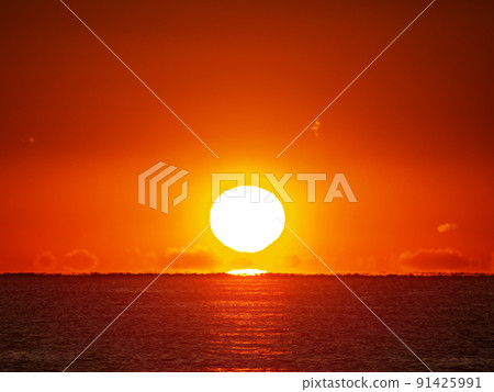 [新年賀卡的理想選擇] 吉祥的第一個日出的絕佳景色 91425991