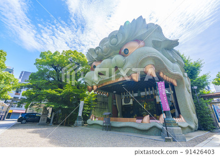 Namba Yasaka Shrine with a large lion called "Shishiden" 91426403