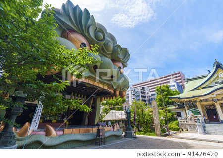 Namba Yasaka Shrine with a large lion called "Shishiden" 91426420