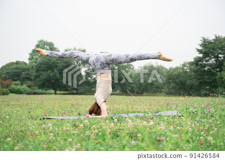 Park yoga head stand Park yoga head stand 91426584