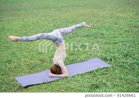 Park yoga head stand 91426661