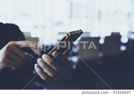 Hands of a man with a smartphone 91426697