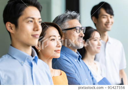 Cool Biz business group looking into the distance 91427356