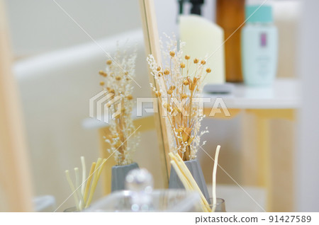 Room Fragrance scented women's room 91427589