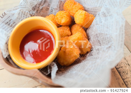 Potato snacks to eat at the beach 91427924