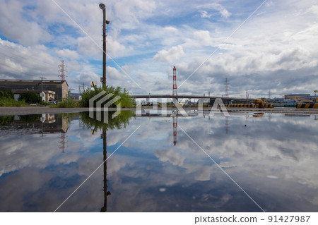 Reflection of the wharf after the rain (Oita City, Oita Prefecture) Reflection of the wharf after the rain (Oita City, Oita Prefecture) 91427987