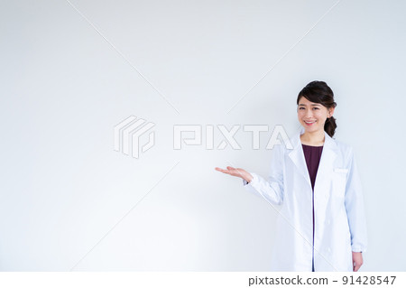 A lady in white 91428547