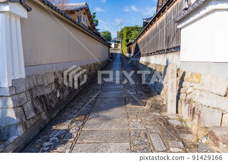 Konkai Komyo-ji Temple, a cobblestone alley under Eiunin Temple Konkai Komyo-ji Temple, a cobblestone alley under Eiunin Temple 91429166