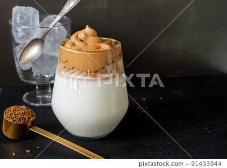 Dalgona coffee. Korean style iced caffeine fashionable drink. 91433944