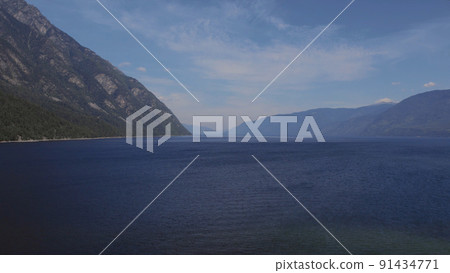 Lake Teletskoye between mountains with blue clear sky in Altai 91434771