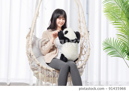 Asian girl living at home 91435966