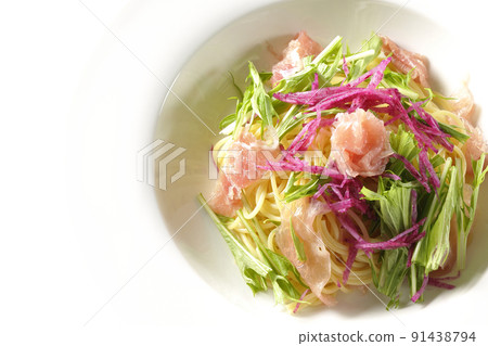 A bird's-eye view of cold pasta using red radish, mizuna, prosciutto, and capellini on a white background A bird's-eye view of cold pasta using red radish, mizuna, prosciutto, and capellini on a white background 91438794