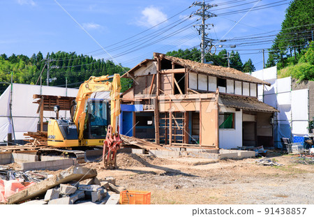 Wooden house demolition site Wooden house demolition site 91438857