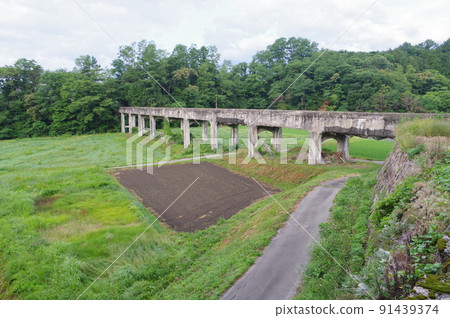 長野縣西天龍主要運河深澤川運河橋(也稱為“八女運河橋”)的灌溉設施 長野縣西天龍主要運河深澤川運河橋(也稱為“八女運河橋”)的灌溉設施 91439374