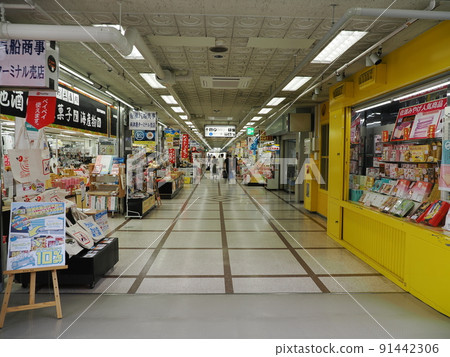 Sado Island, Ryotsu Port Shopping Street (Sea Town Shopping Street) Sado Island, Ryotsu Port Shopping Street (Sea Town Shopping Street) 91442306