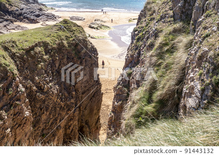 The Murder Hole beach, officially called Boyeeghether Bay in County Donegal, Ireland 91443132