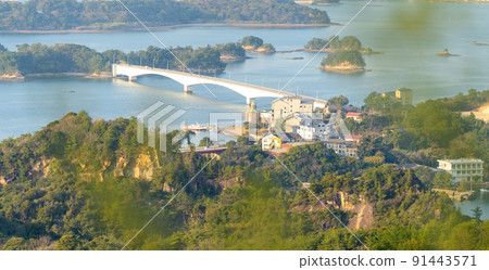 Mt. Seniwa "There are strange rocks and monster stones, and you can see the Five Bridges of Amakusa with a panoramic view." A panoramic view from the Mt. 91443571