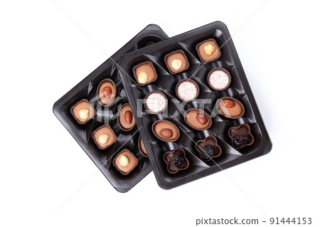 Chocolate candies in box isolated on white background 91444153