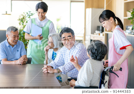 Bright nursing image 91444383