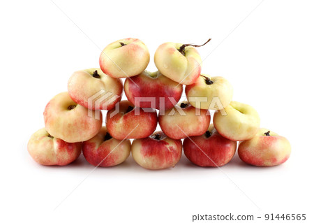 Flat peach (doughnut peach, donut peach, UFO peach, peento peach, saucer peach). Ancient Chinese variety "Pan tao". Delicacy 91446565