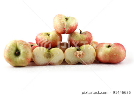 Flat peach (doughnut peach, donut peach, UFO peach, peento peach, saucer peach). Ancient Chinese variety "Pan tao". Delicacy 91446686