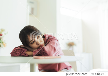 female, females, woman 91448399