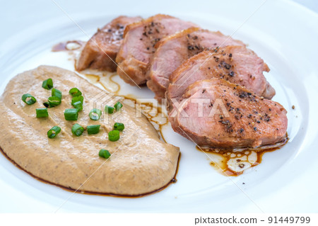 Sliced fried duck breast 91449799