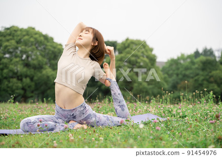 Park yoga half pigeon pose 91454976