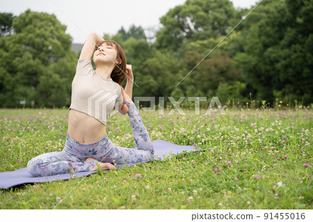 Park yoga half pigeon pose 91455016