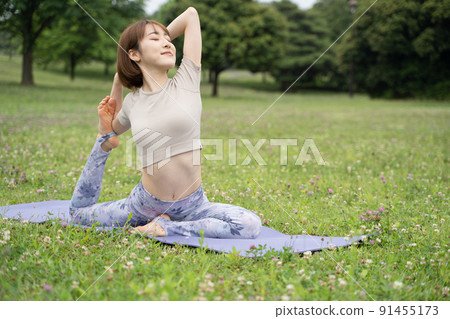 Park yoga half pigeon pose 91455173