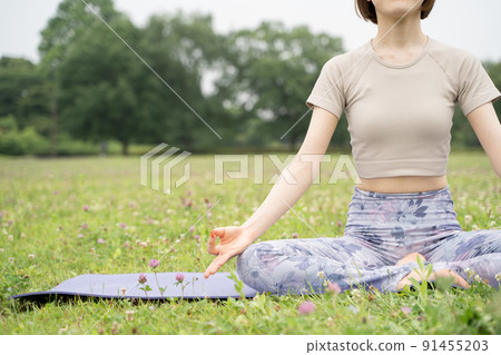 Park yoga meditation 91455203