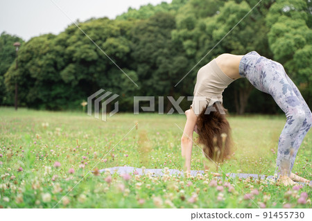 Park yoga upward bow pose Park yoga upward bow pose 91455730