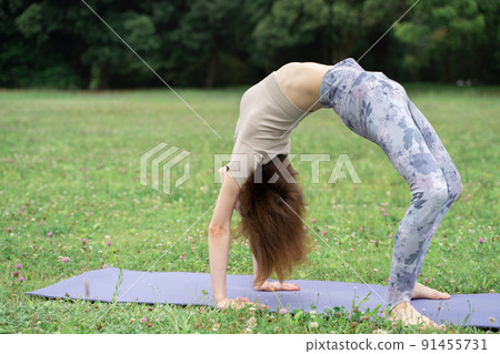 Park yoga upward bow pose Park yoga upward bow pose 91455731