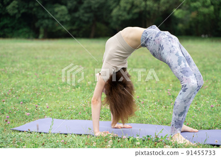 Park yoga upward bow pose Park yoga upward bow pose 91455733