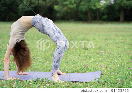 Park yoga upward bow pose Park yoga upward bow pose 91455735