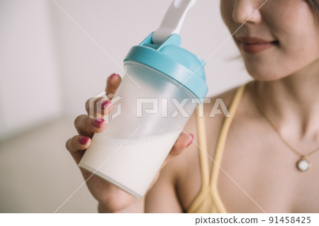 Young woman drinking protein 91458425