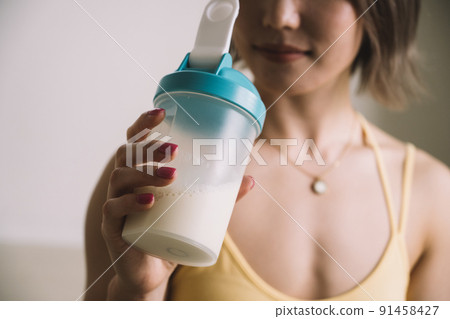 Young woman drinking protein 91458427
