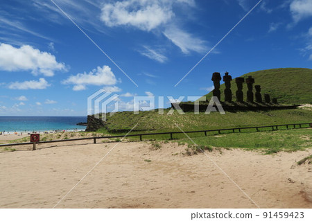 Ahu Now 現在在復活節島的 Anakena 海灘 Ahu Now 現在在復活節島的 Anakena 海灘 91459423