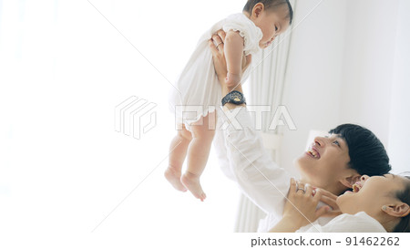 Image of parenting a couple who raises their baby 91462262