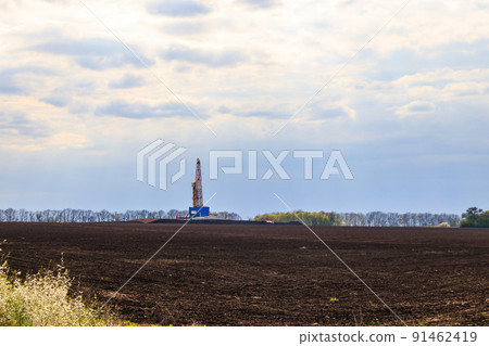 Land oil drilling rig on the field 91462419