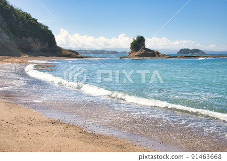 Kometsuzaki (overlooking Kashima floating in the southern bay) [Minabe Town, Hidaka District, Wakayama Prefecture] 91463668