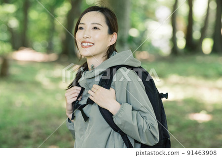 Women climbing, trekking and hiking Women climbing, trekking and hiking 91463908