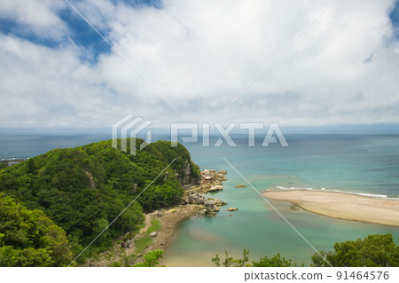 View of the mouth of the Tonda River from Mt. Houkato [Tonda, Shirahama Town, Wakayama Prefecture] 91464576