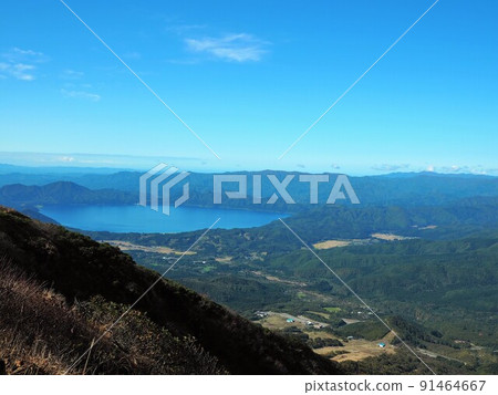 Lake Tazawa seen from the mountain trail 91464667