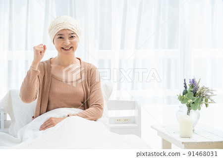 Middle woman wearing a medical hat 91468031