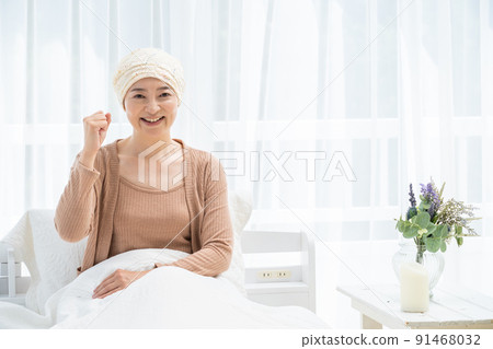 Middle woman wearing a medical hat 91468032
