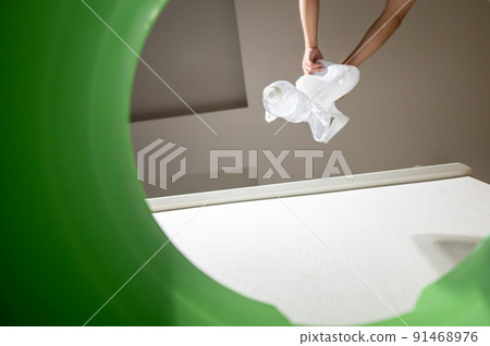 Hands to throw PET bottles in the trash Hands to throw PET bottles in the trash 91468976