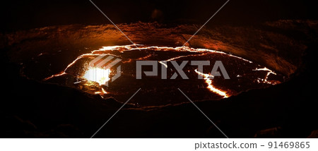 Erta Ale volcano crater, melting lava, Danakil depression, Ethiopia 91469865