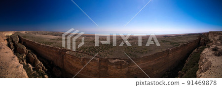 Panorama view to Aral sea from the rim of Plateau Ustyurt near Aktumsuk cape , Karakalpakstan, Uzbekistan 91469878
